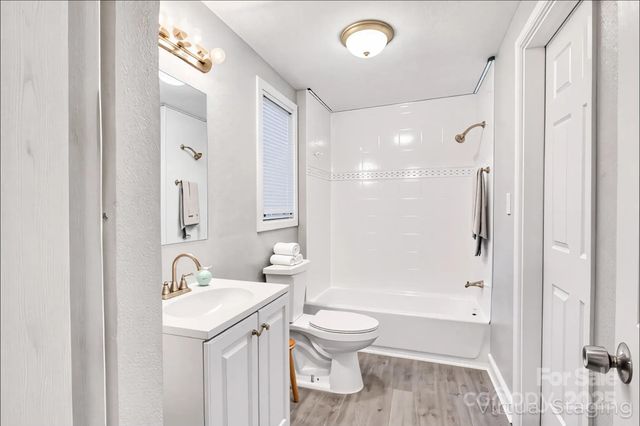 4229 Plato Circle, Charlotte, NC 28208