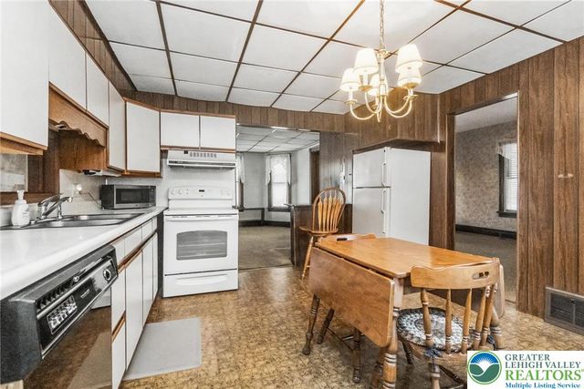 115 Whitfield Street, Nazareth Boro, PA 18064