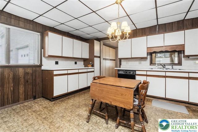 115 Whitfield Street, Nazareth Boro, PA 18064