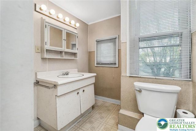 115 Whitfield Street, Nazareth Boro, PA 18064
