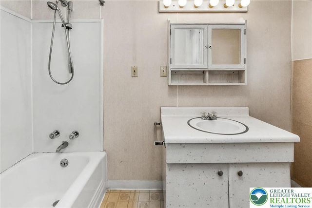 115 Whitfield Street, Nazareth Boro, PA 18064