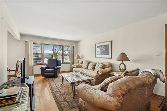 8516 N Ozanam Avenue, Niles, IL 60714