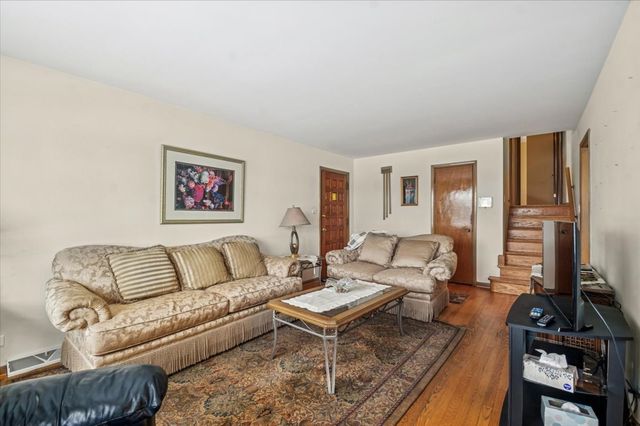 8516 N Ozanam Avenue, Niles, IL 60714