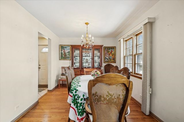 8516 N Ozanam Avenue, Niles, IL 60714