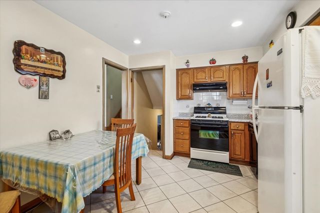 8516 N Ozanam Avenue, Niles, IL 60714