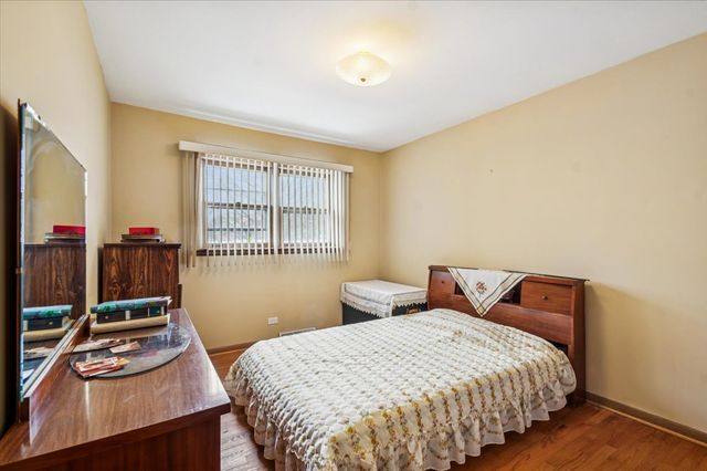 8516 N Ozanam Avenue, Niles, IL 60714