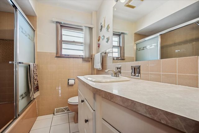 8516 N Ozanam Avenue, Niles, IL 60714