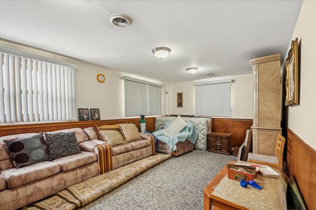 8516 N Ozanam Avenue, Niles, IL 60714