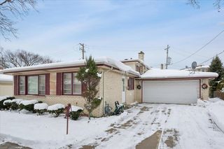 8516 N Ozanam Avenue, Niles, IL 60714