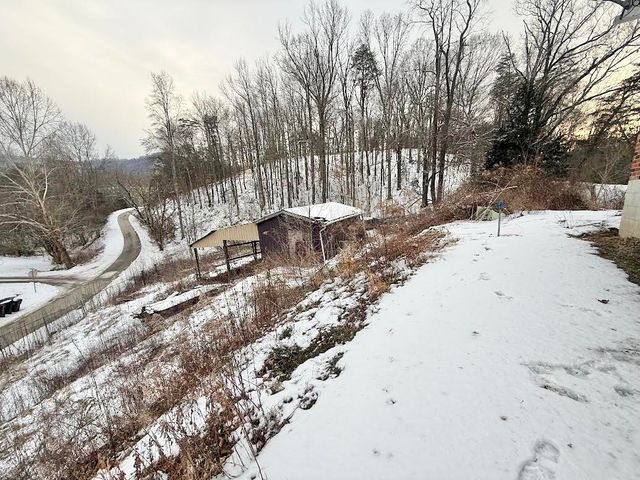 390 Churchhouse Hill Road, Irvine, KY 40336