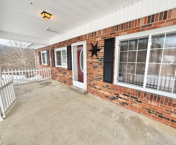 390 Churchhouse Hill Road, Irvine, KY 40336