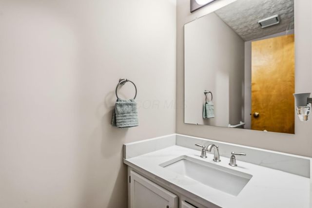 5819 ELMBRIDGE Lane, Dublin, OH 43016