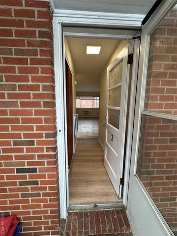 36 S Middletown Road 3, Pearl River, NY 10965