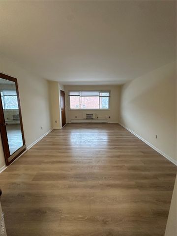 36 S Middletown Road 3, Pearl River, NY 10965