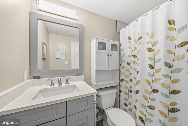 6908 COURAGEOUS CIR, Burke, VA 22015