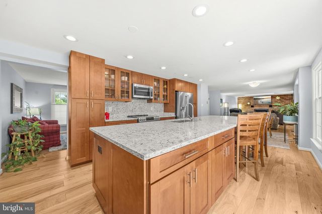6908 COURAGEOUS CIR, Burke, VA 22015