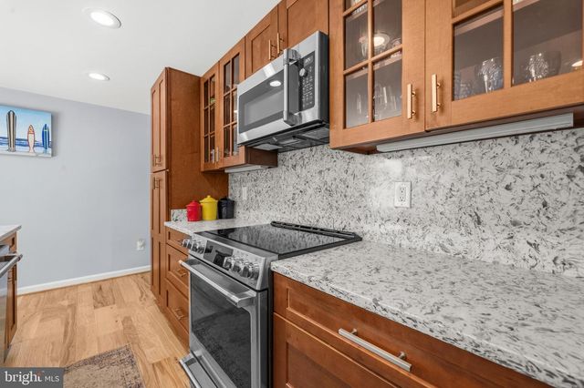 6908 COURAGEOUS CIR, Burke, VA 22015