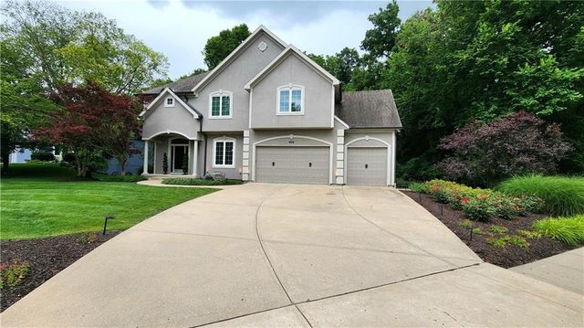 10202 NW RIVER HILLS Drive, Parkville, MO 64152