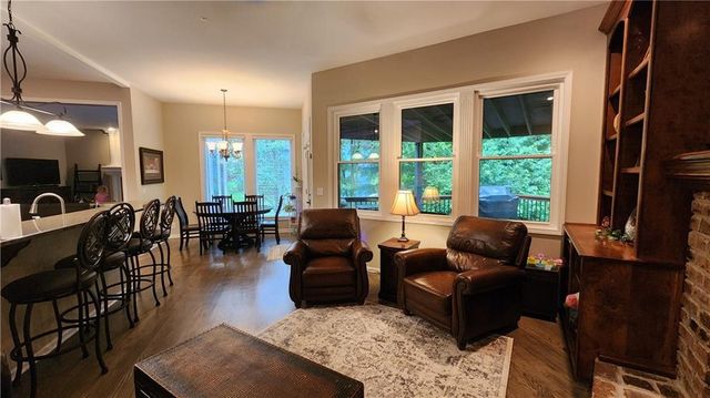 10202 NW RIVER HILLS Drive, Parkville, MO 64152