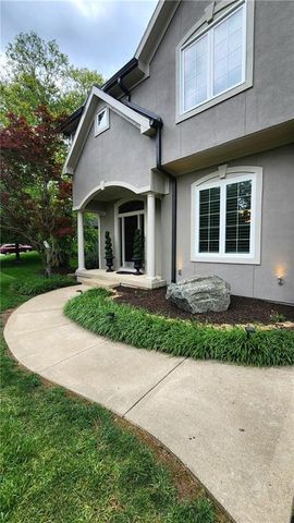 10202 NW RIVER HILLS Drive, Parkville, MO 64152
