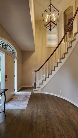 10202 NW RIVER HILLS Drive, Parkville, MO 64152
