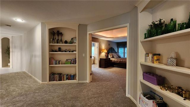 10202 NW RIVER HILLS Drive, Parkville, MO 64152