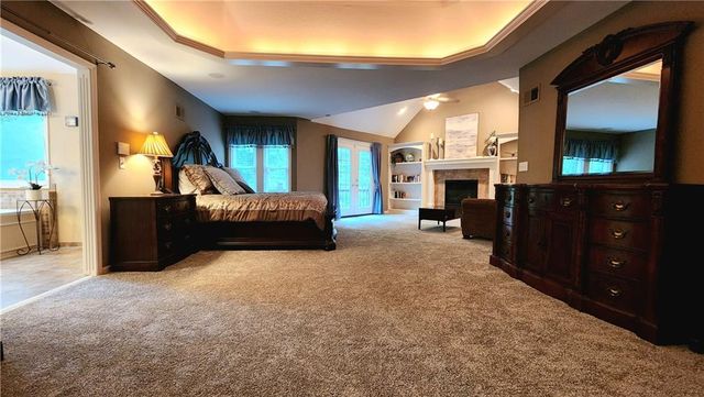 10202 NW RIVER HILLS Drive, Parkville, MO 64152