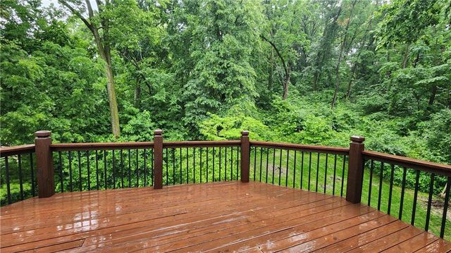 10202 NW RIVER HILLS Drive, Parkville, MO 64152