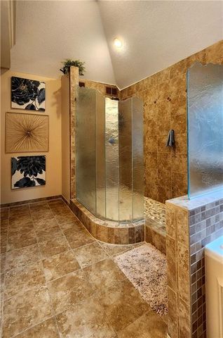 10202 NW RIVER HILLS Drive, Parkville, MO 64152