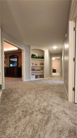10202 NW RIVER HILLS Drive, Parkville, MO 64152