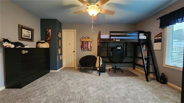 10202 NW RIVER HILLS Drive, Parkville, MO 64152