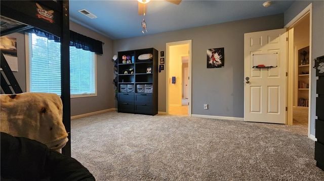 10202 NW RIVER HILLS Drive, Parkville, MO 64152