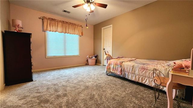 10202 NW RIVER HILLS Drive, Parkville, MO 64152