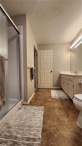 10202 NW RIVER HILLS Drive, Parkville, MO 64152