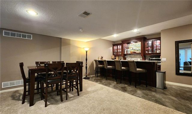 10202 NW RIVER HILLS Drive, Parkville, MO 64152