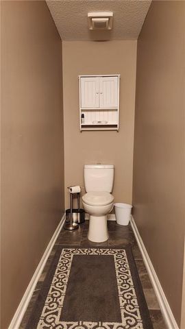 10202 NW RIVER HILLS Drive, Parkville, MO 64152