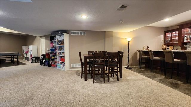 10202 NW RIVER HILLS Drive, Parkville, MO 64152