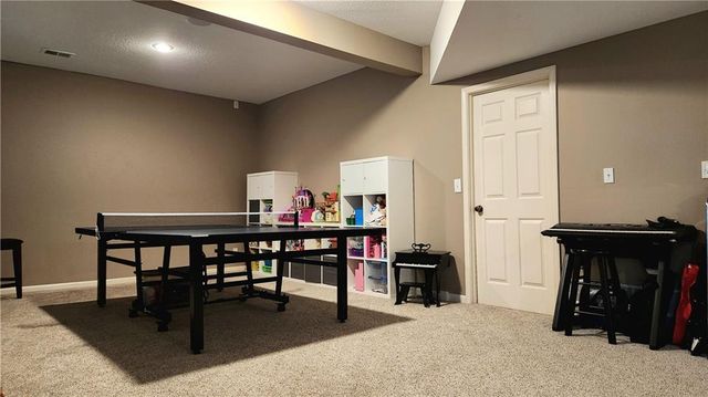10202 NW RIVER HILLS Drive, Parkville, MO 64152