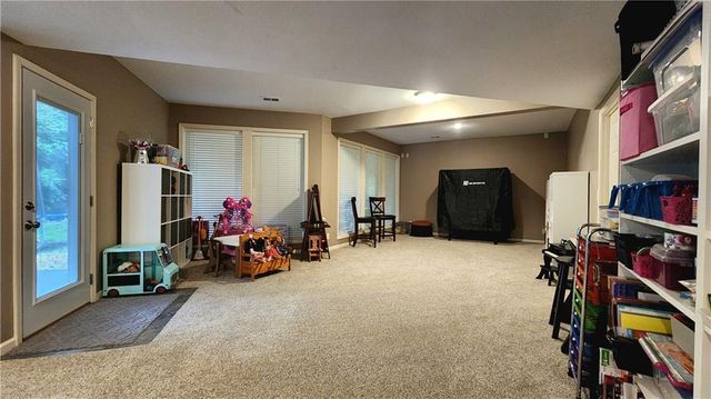 10202 NW RIVER HILLS Drive, Parkville, MO 64152