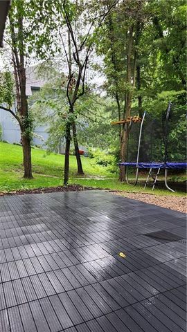 10202 NW RIVER HILLS Drive, Parkville, MO 64152
