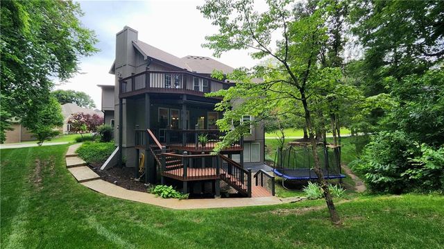 10202 NW RIVER HILLS Drive, Parkville, MO 64152