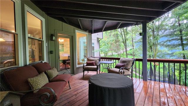 10202 NW RIVER HILLS Drive, Parkville, MO 64152