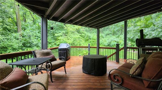 10202 NW RIVER HILLS Drive, Parkville, MO 64152