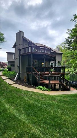 10202 NW RIVER HILLS Drive, Parkville, MO 64152