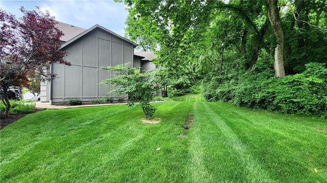 10202 NW RIVER HILLS Drive, Parkville, MO 64152