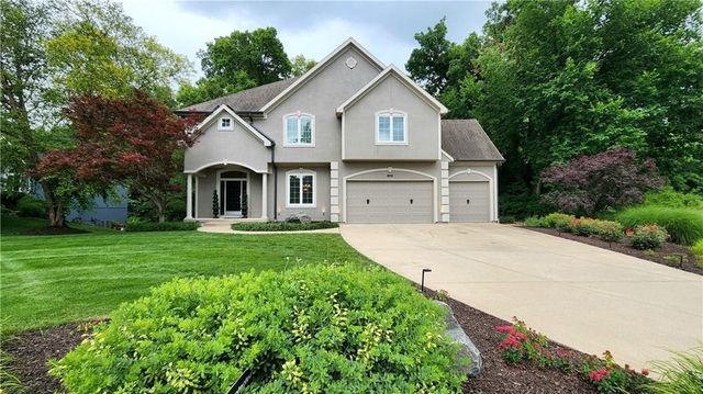 10202 NW RIVER HILLS Drive, Parkville, MO 64152
