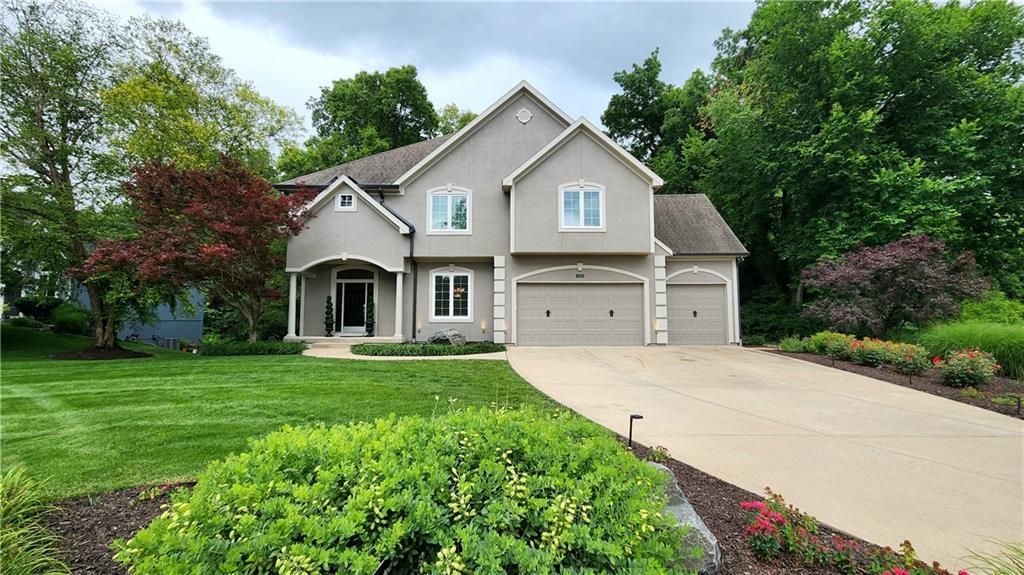 10202 NW RIVER HILLS Drive, Parkville, MO 64152