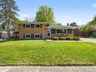 2011 Brampton Court, Ann Arbor, MI 48103
