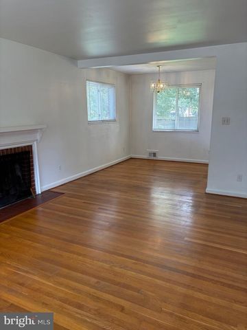 7425 MARC DR, Falls Church, VA 22042
