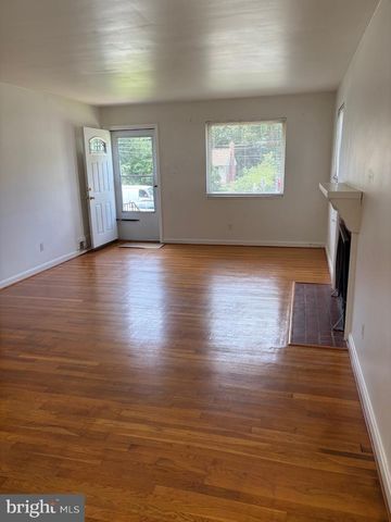 7425 MARC DR, Falls Church, VA 22042
